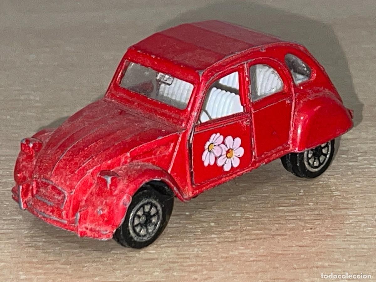 Coches a escala: 63- Corgi coche Citro&euml;n 2CV6 rojo Flower Power die-cast metal car Made in Great Britain a&ntilde;os 80 2cv