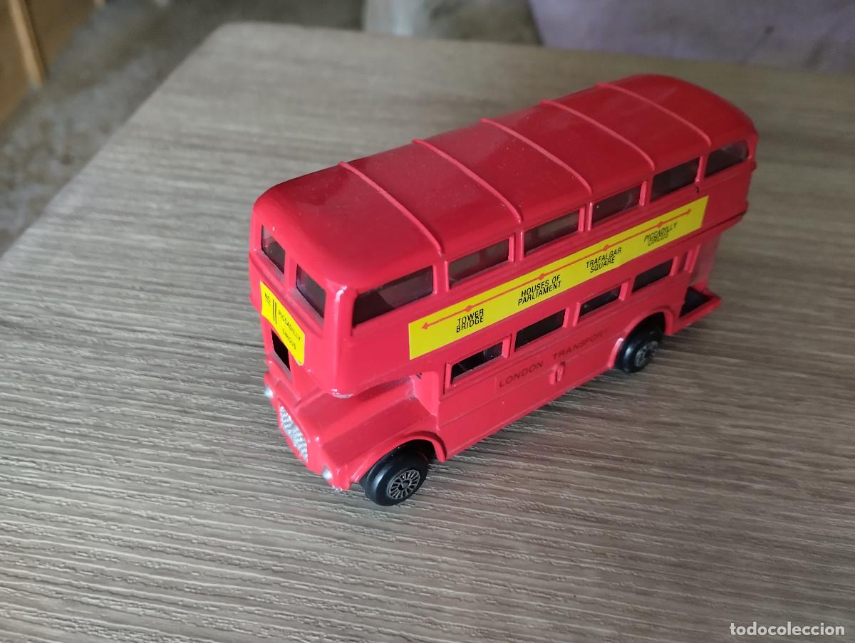 Coches a escala: autobus de dos pisos rojo de londres