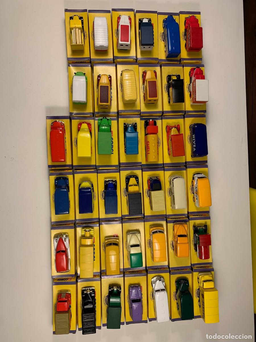 Coches a escala: Colecci&oacute;n 40 camiones Corgi + fasc&iacute;culos