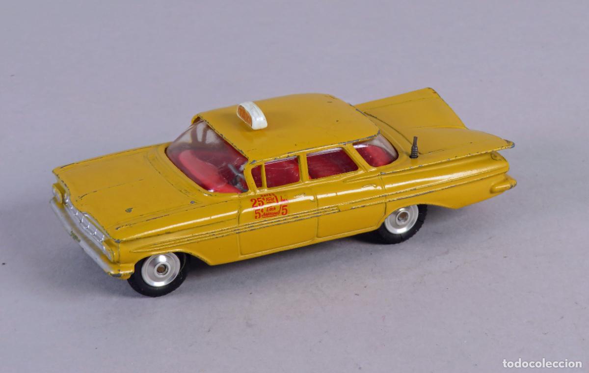 Coches a escala: Chevrolet Impala Corgi Toys 220 Taxi Nueva York 1/43 Made in England a&ntilde;os 60