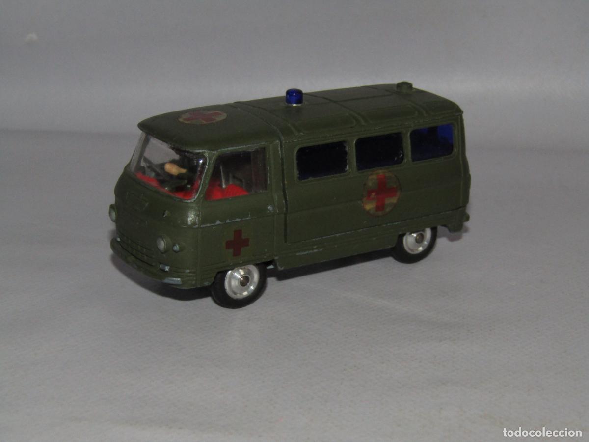 Coches a escala: Antiguo Furg&oacute;n COMMER Ambulancia Militar de CORGI TOYS Made in GT Britain