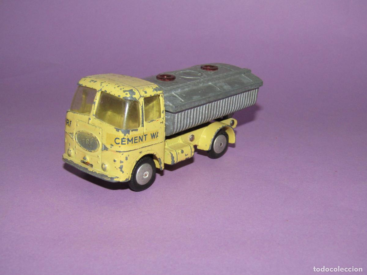 Coches a escala: Antiguo Cami&oacute;n ERT Transporte de Cemento de CORGI TOYS Made in GT Britain de 1950s.