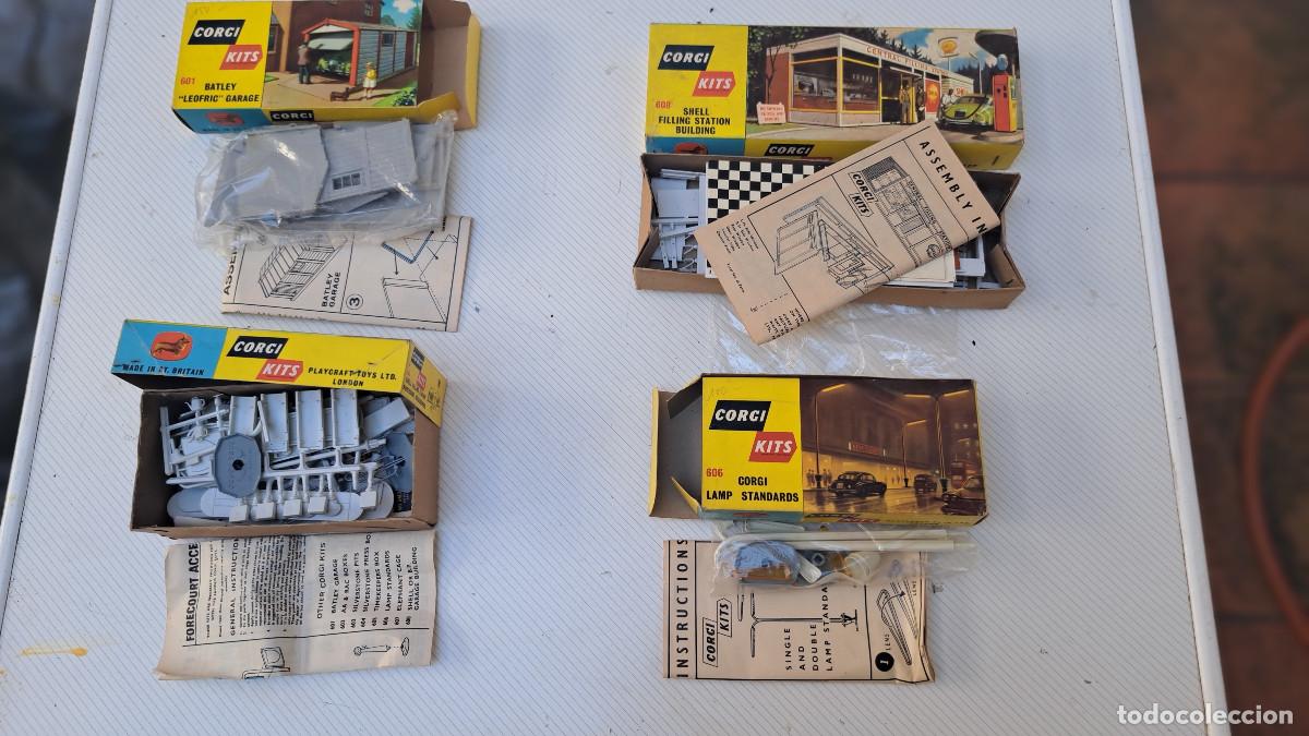 Coches a escala: 4 montables Corgy Toys a&ntilde;os 60-70 a estrenar: Estaci&oacute;n Servicio, Garage y accesorios
