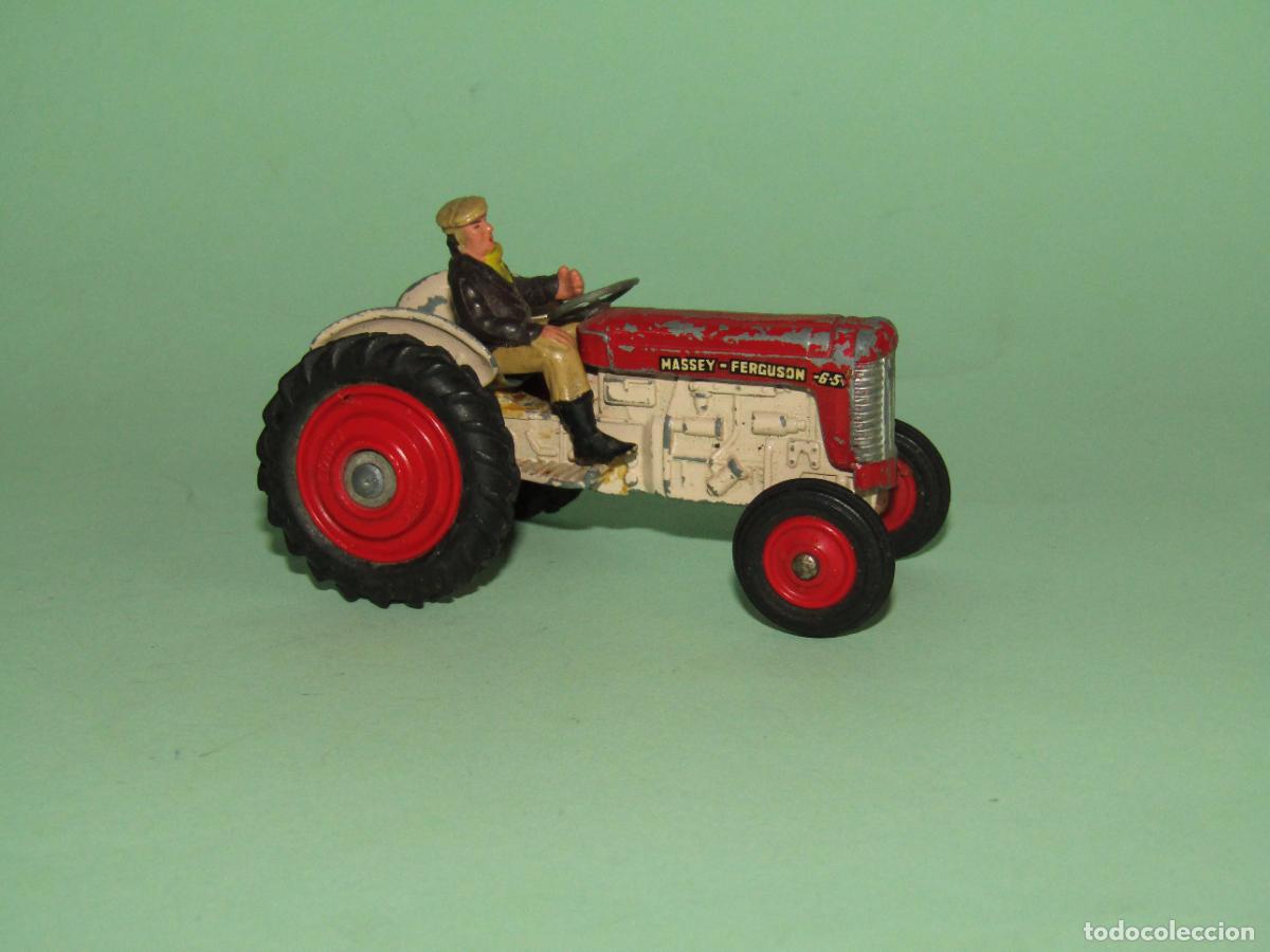 Coches a escala: Antiguo Tractor Met&aacute;lico Diecast MASSEY FERGUSON de CORGI TOYS