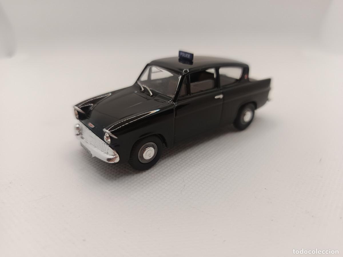 Coches a escala: Ford Anglia RUC Police Northern Ireland Vanguards Police Corgi UK Serie Limitada de 1501 ejemplares