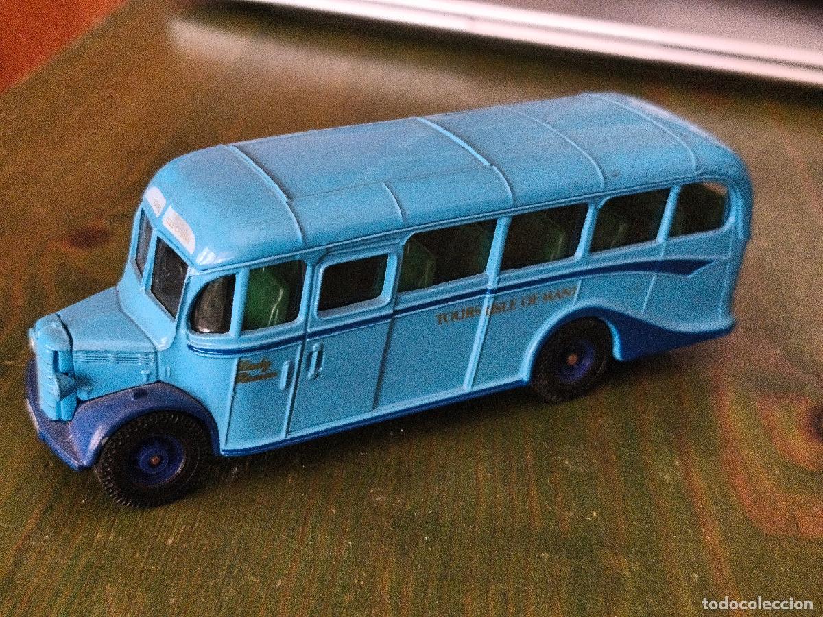 Coches a escala: Bedford O.B.Coach. Corgi Autobus. Tours Isle of Mann. Summerhill Douglas.
