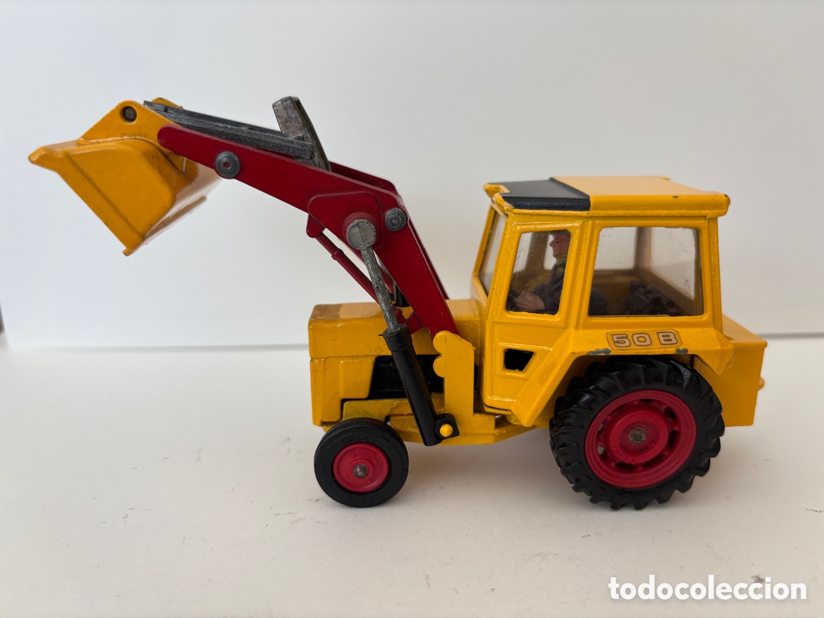 Auto in scala: Tractor Corgi Toys tractor