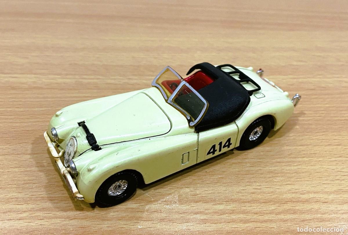 Coches a escala: AUTO CORGI SERIE 50&acute; CLASSICS n&ordm; 804 - JAGUAR XK 120 RALLYE DES ALPES (1952). E: 1/43. SIN CAJA