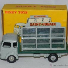 Jouets anciens - camion benne DINKY TOYS SIMCA CARGO 33 fabriqué en France Meccano de 1963 Jouets anciens - camion benne DINKY TOYS SIMCA CARGO 33 fabriqué en France Meccano de 1963