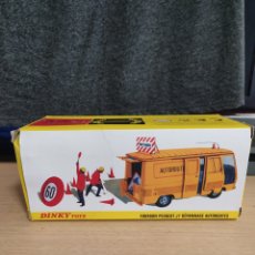 Coches a escala: FURGON PEUGEOT J7 DINKY TOYS. Lote 370670591