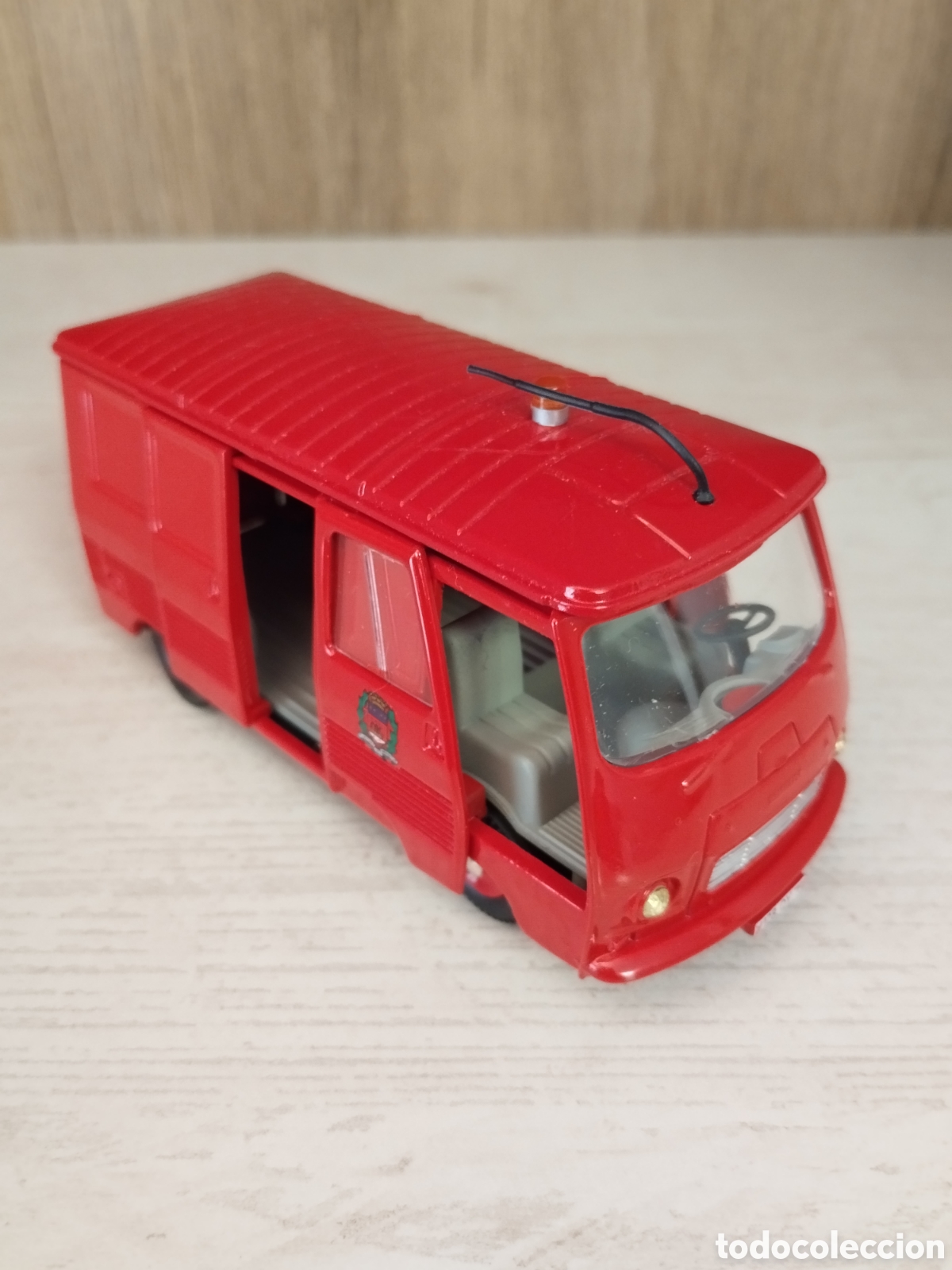 Coches a escala: PEUGEOT J7 Furg&oacute;n Bomberos