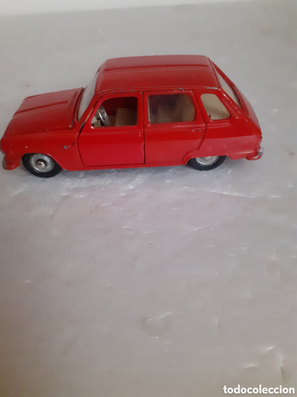 Coches a escala: DINKY TOYS RENAULT 6 R6 COLOR ROJO