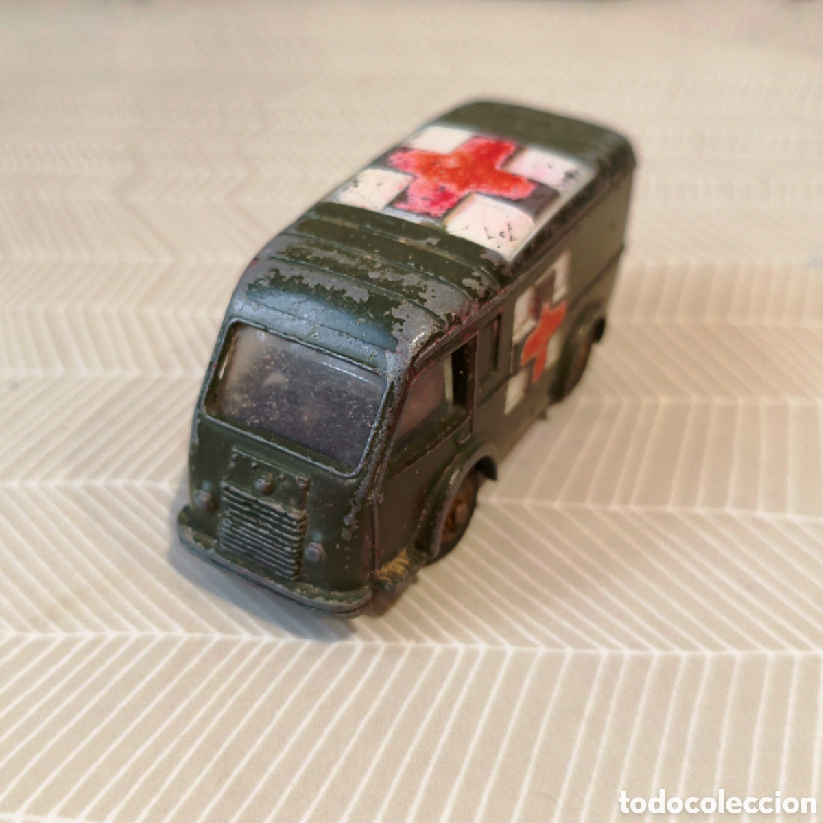 Coches a escala: DINKY TOYS - Ambulance Militaire