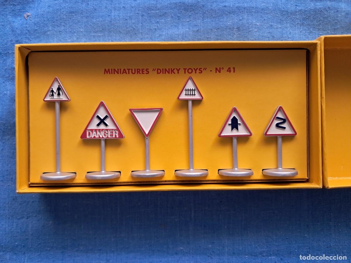 Coches a escala: SE&Ntilde;ALES DE TR&Aacute;FICO MARCA DINKY TOYS ESCALA 1:43
