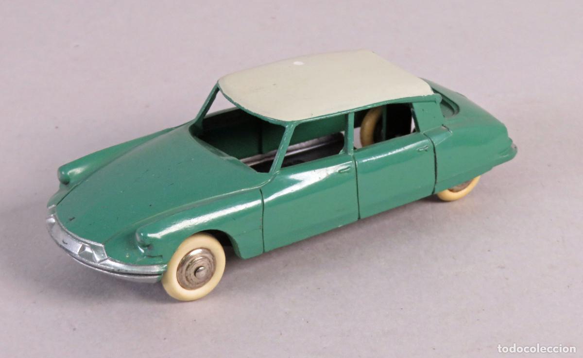 Coches a escala: Citroen DS 19 Dinky Toys 24 C 1/43 Made in England color verde techo blanco a&ntilde;os 50