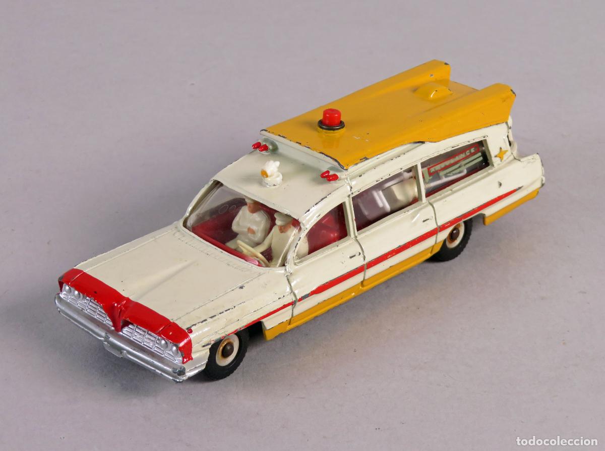 Coches a escala: Superior Criterium Ambulance Dinky Toys 263 1/43 camilla enfermo Made in England a&ntilde;os 60