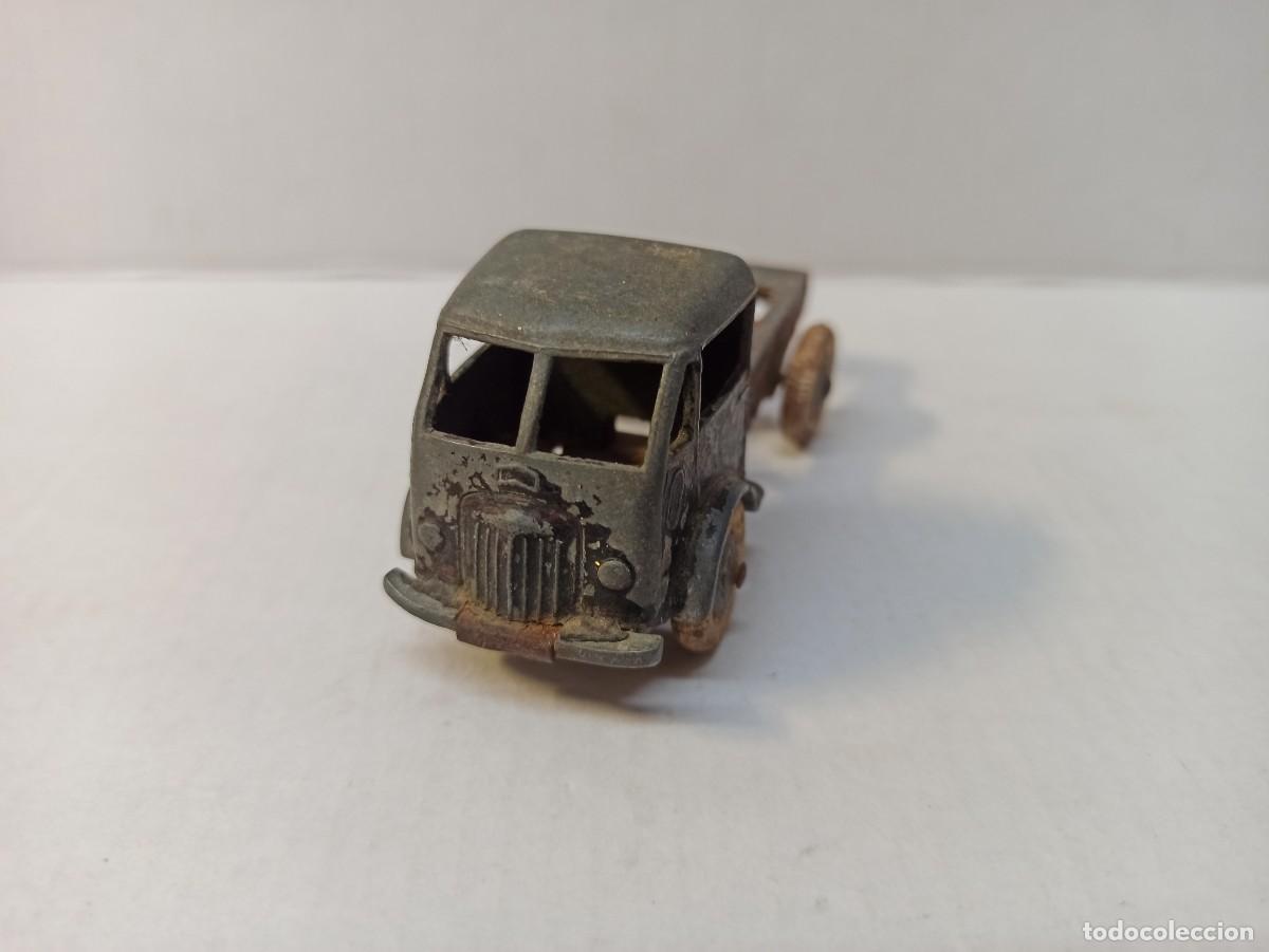 Carros em escala: Camioneta Ford Dinky Toys.