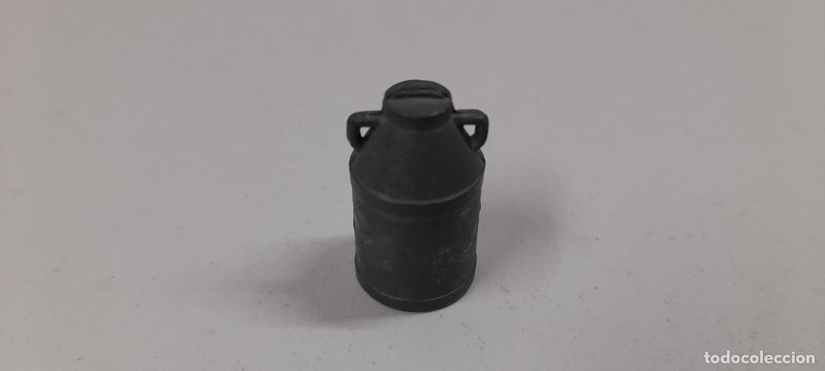 Coches a escala: LECHERA GRANDE PARA CARGA DE CAMIONES . REALIZADA EN METAL . ALTURA 2,5 CM