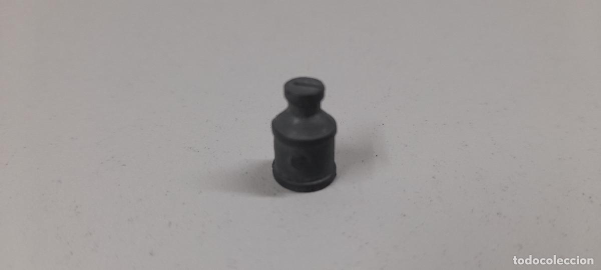 Coches a escala: LECHERA PEQUE&Ntilde;A PARA CARGA DE CAMIONES . REALIZADA EN METAL . ALTURA 1,4 CM