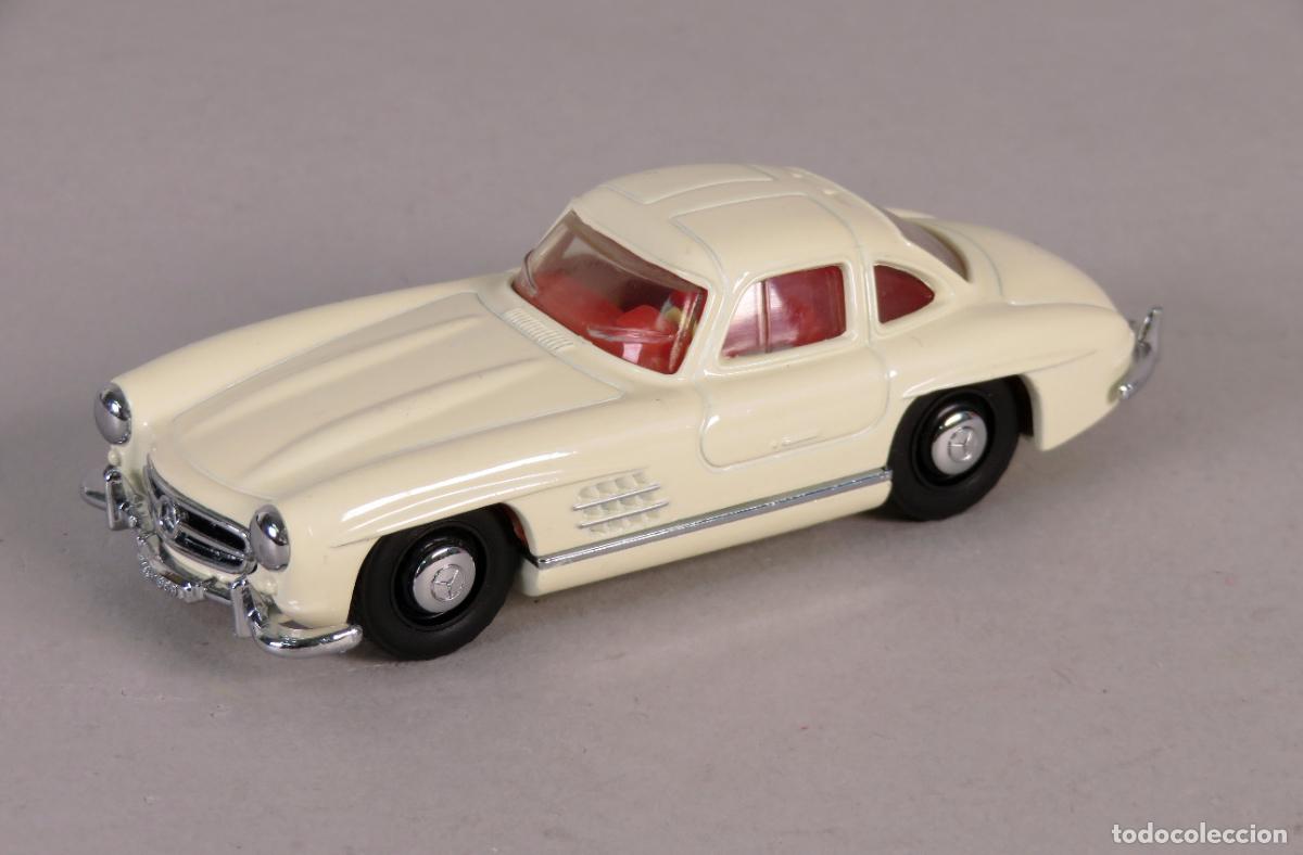 Coches a escala: Mercedes 300 SL 1955 Dinky Matchbox 1/43 Made in China 1990