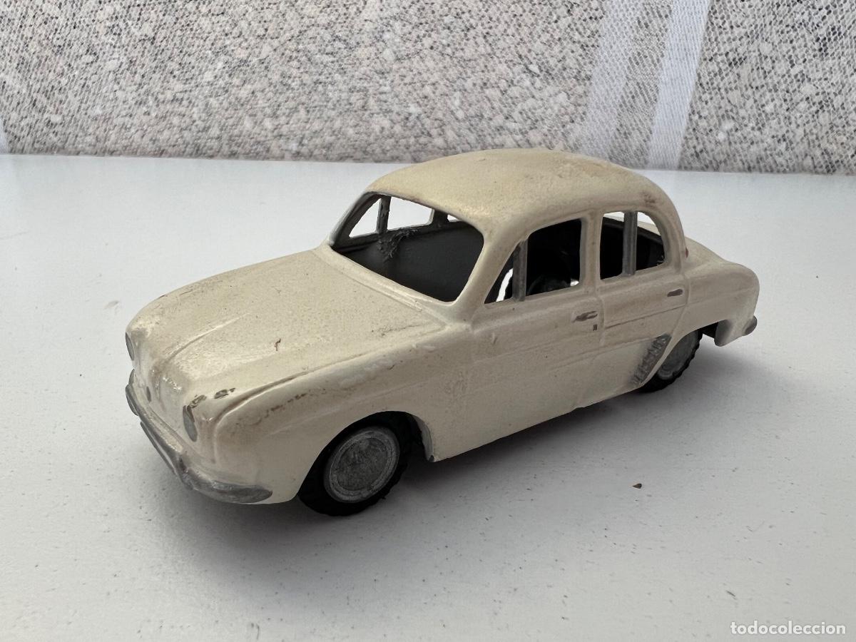 Model Cars: RENAULT DAUPHINE JEFE SALUDES REPINTADO