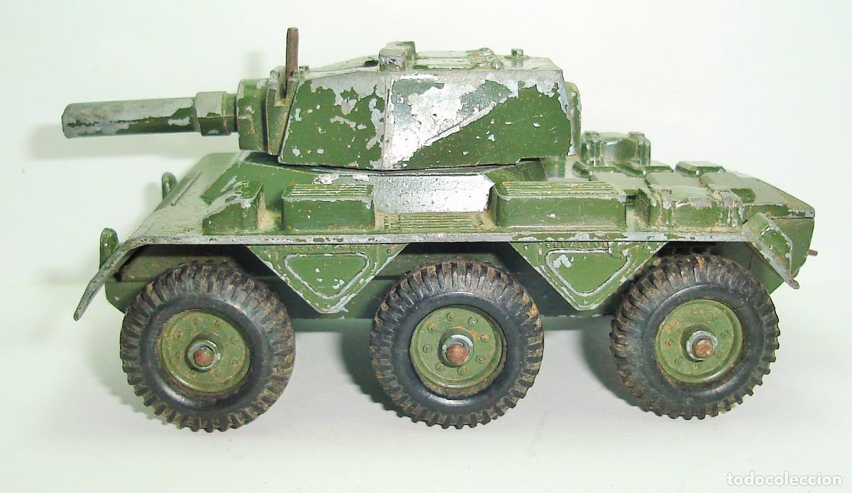 Coches a escala: VEHICULO BLINDADO MILITAR ARMOURED CAR DINKY TOYS O BRITAINS LOTE 359