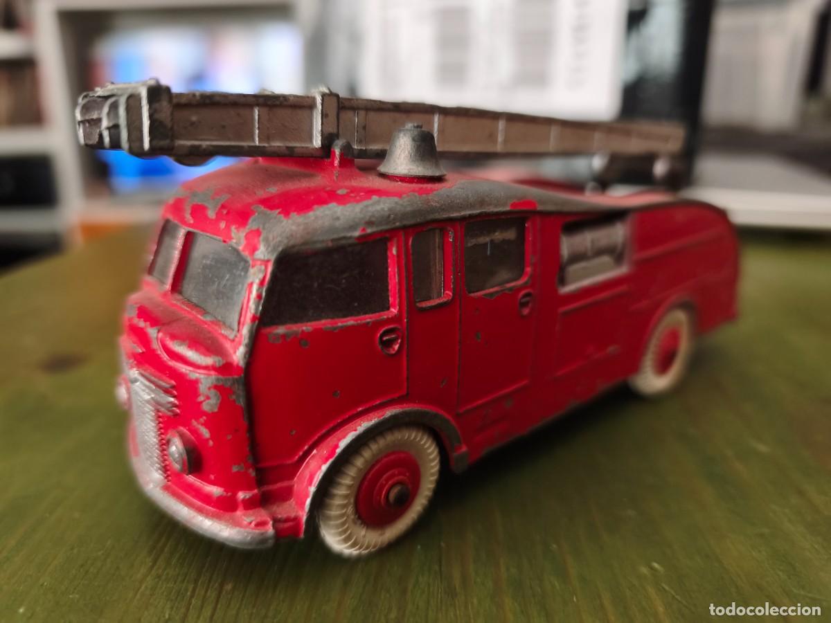 Coches a escala: Dinky Supertoys. Fire Engine 955 . Cami&oacute;n bomberos. Meccano L.T.D. Made in England.