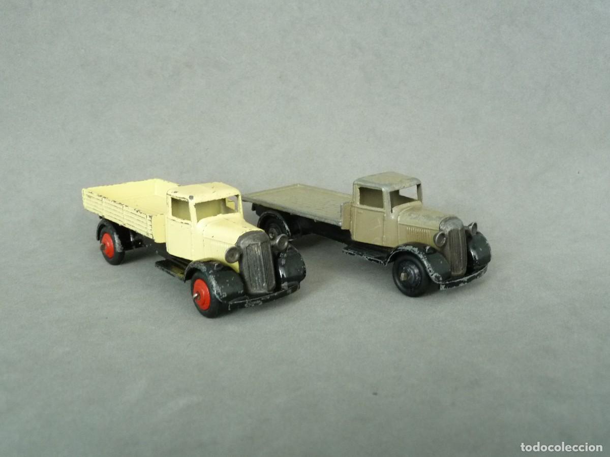 Coches a escala: 2 Camiones Dinky Muy Antiguos A&ntilde;os 40.