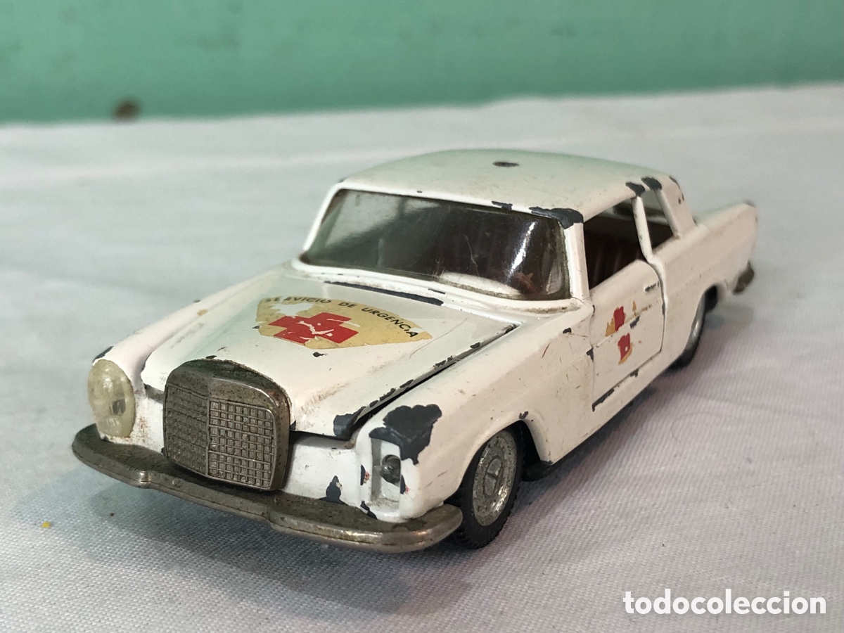 Coches a escala: PILEN - MERCEDES 250 COUPE SERVICIO DE URGENCIAS CRUZ ROJA - ESCALA 1/43 -