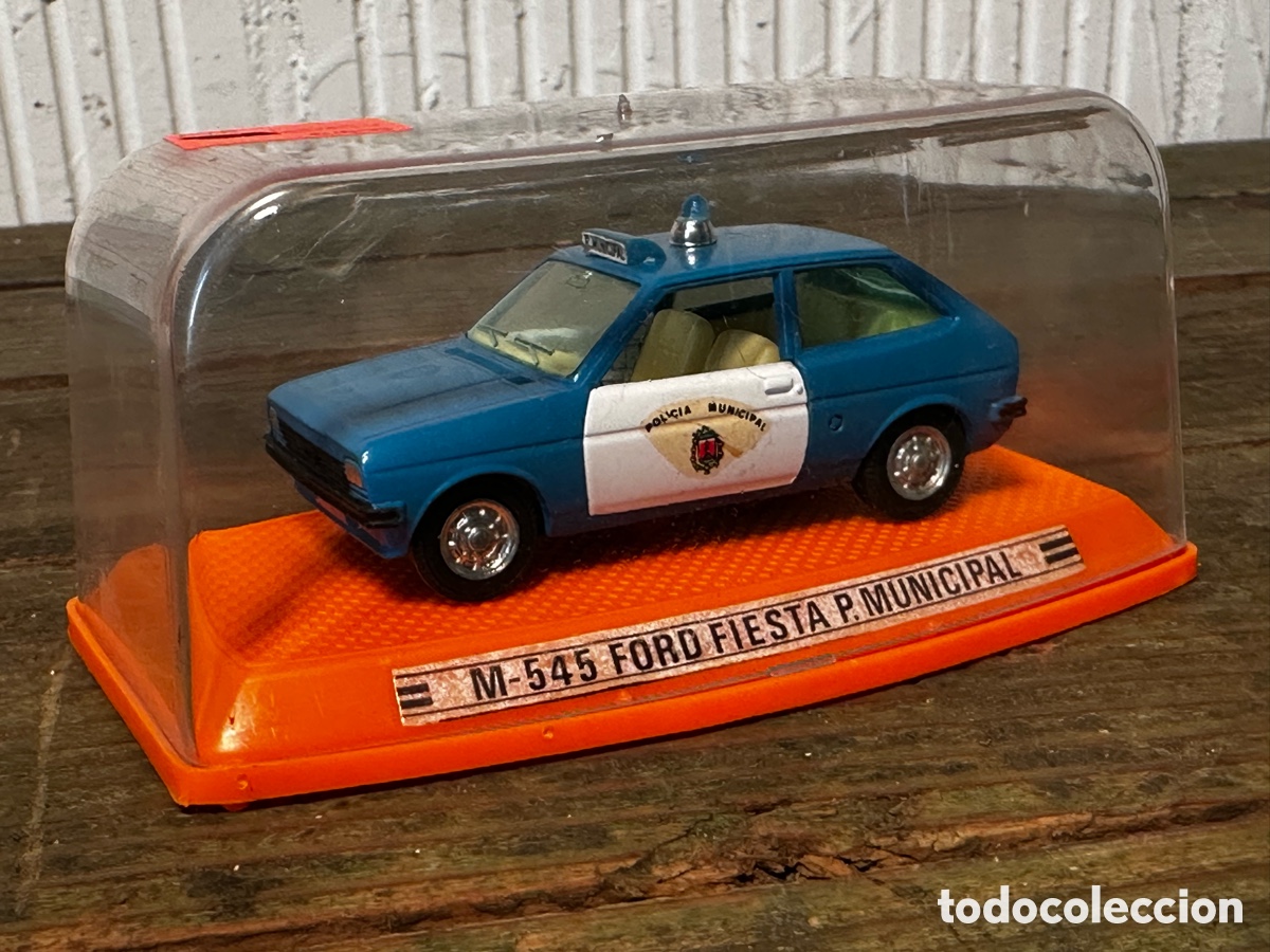 Coches a escala: FORD FIESTA POLICIA MUNICIPAL M 813 PILEN. NUEVO EN CAJA.