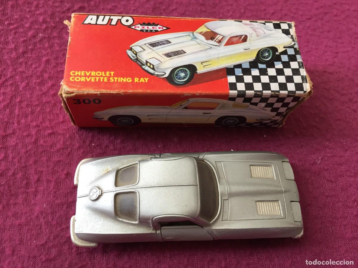Coches a escala: Chevrolet Corvette Sting Ray Pilen 1/43 Made in Spain con caja a&ntilde;os 70 Buen estado general