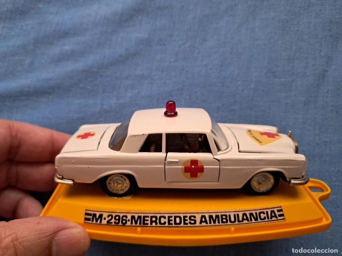 Coches a escala: MERCEDES 450 &rdquo;AMBULANCIA&rdquo; DE LA MARCA PIL&Eacute;N REFERENCIA M 296