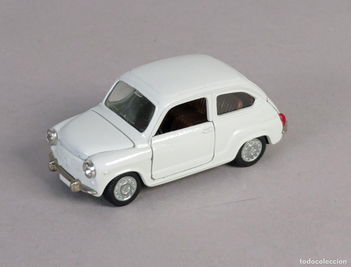 Coches a escala: Seat 600 Auto Pilen 1/43 blanco Made in Spain a&ntilde;os 70 Buen estado