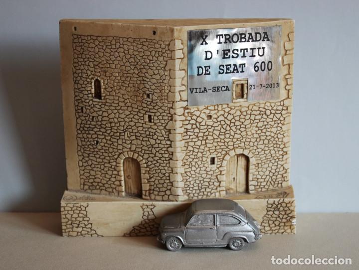 Coches a escala: Trofeo hecho con un molde fabricado con un Seat 600 de Pilen