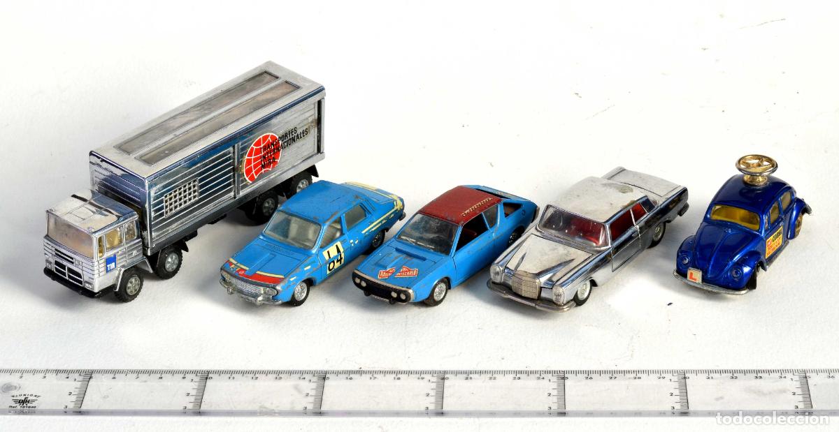 Coches a escala: LOTE DE 5 VEH&Iacute;CULOS - 3 AUTO PILEN, 1 CORGY Y 1 CAMI&Oacute;N MIRA
