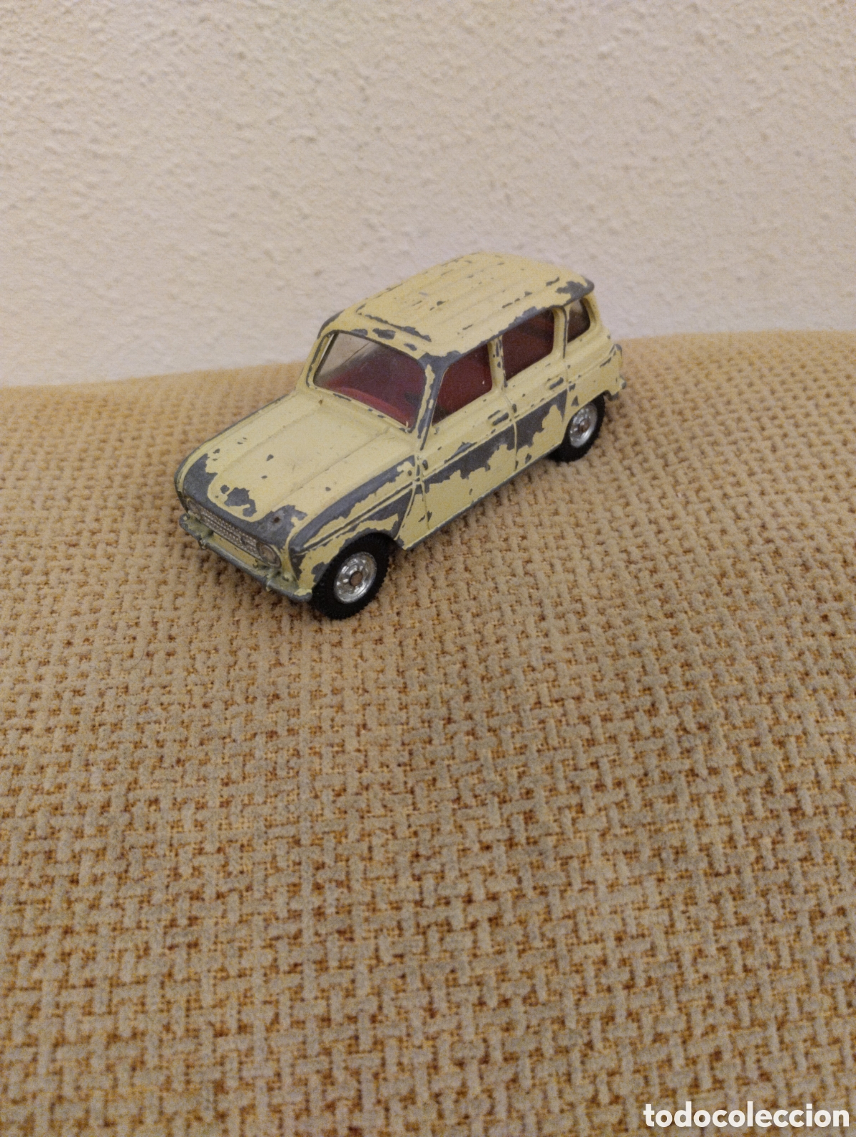 Coches a escala: Renault 4L antiguo PILEN
