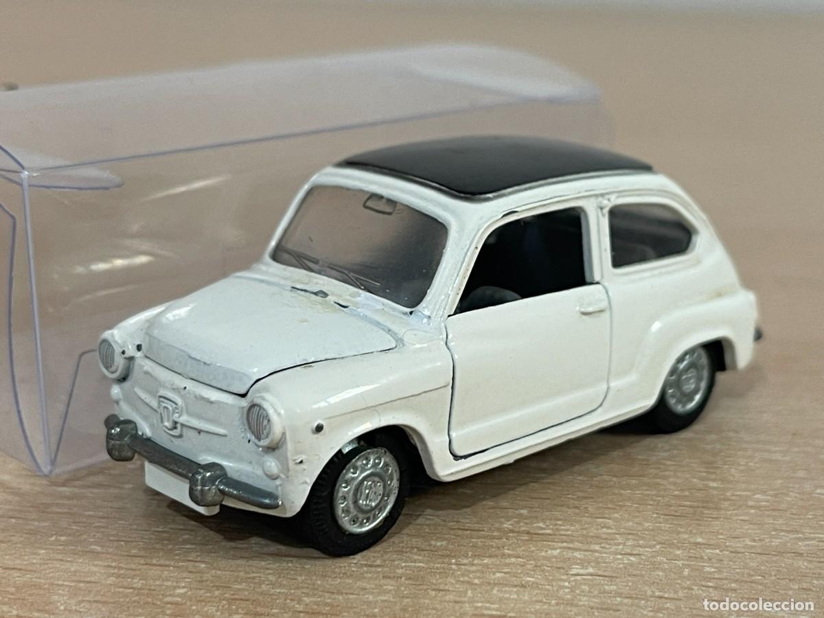Model Cars: 17- Auto Pilen antiguo coche SEAT 600 blanco negro Mod 335 1:43 Made in Spain die-cast metal a&ntilde;os 70