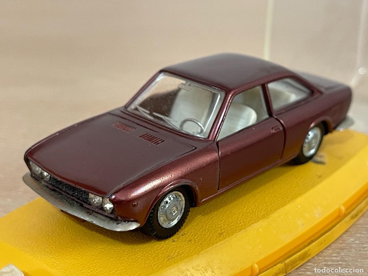 Model Cars: 19- Auto Pilen antiguo coche SEAT 124 Sport Coupe Mod. 329 1:43 Made in Spain die-cast metal a&ntilde;os 70