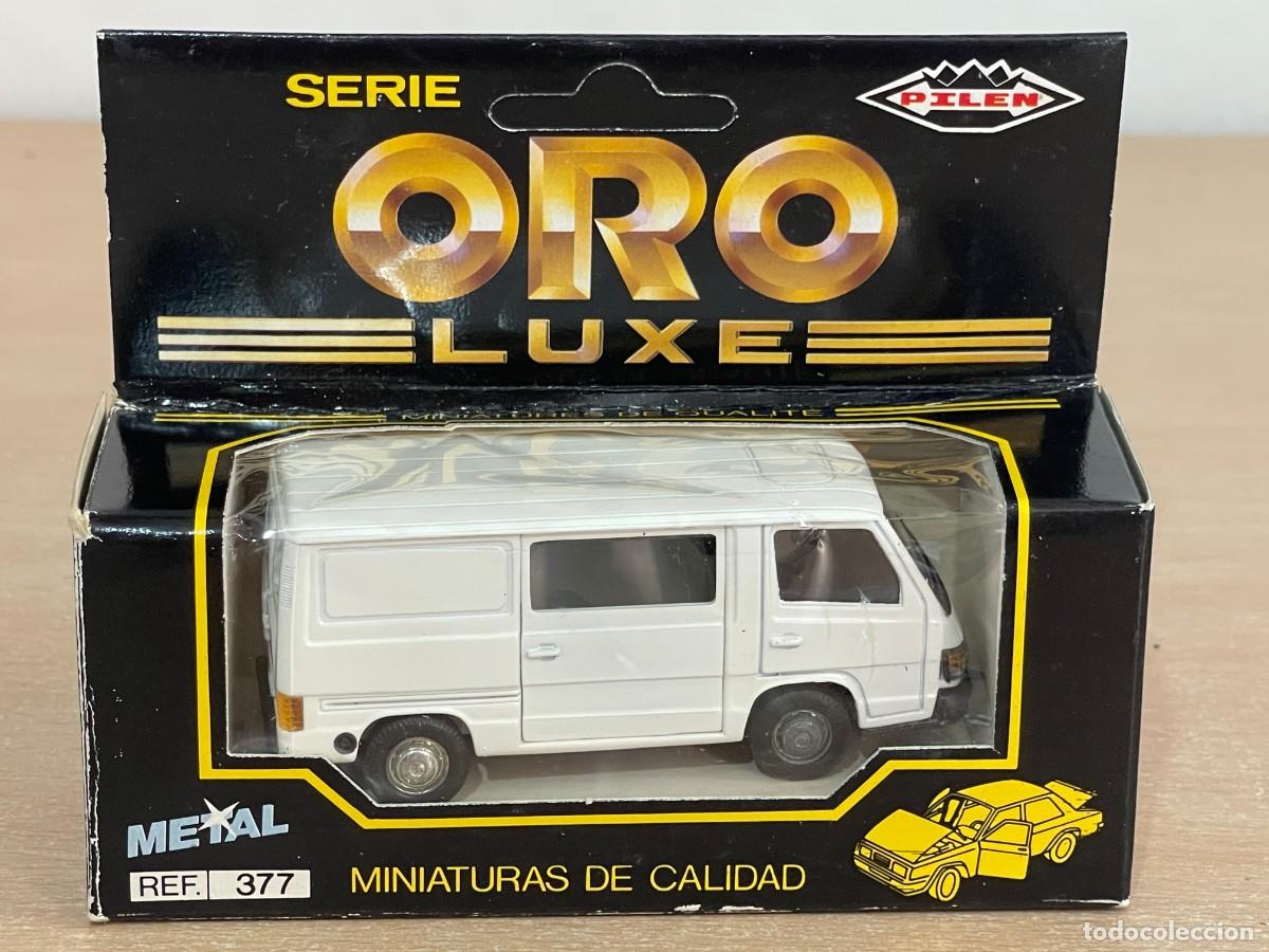 Model Cars: 32- Pilen Furgoneta MERCEDES MB blanca Ref 377 1:50 Made in Spain die-cast metal car Serie Oro Artec