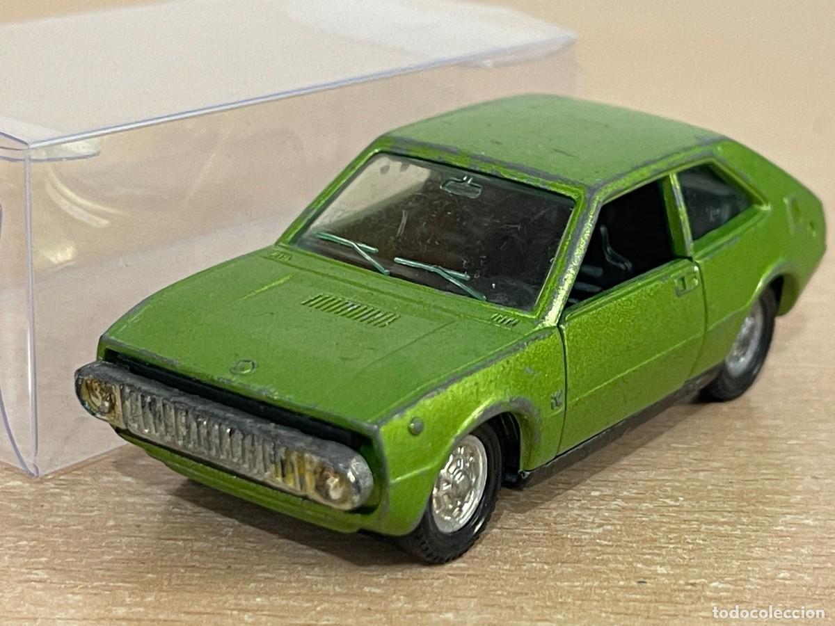 Modellautos: 58- Auto Pilen antiguo coche SEAT 1200 verde Mod. 523 1:43 Made in Spain die-cast metal car a&ntilde;os 80