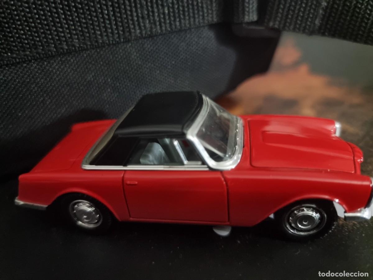 Figurine FACEL VEGA FACELLIA 1/43 Par Solido – Modèle Réduit Collection – État Neuf Mais Boîte Peut être Abîmée