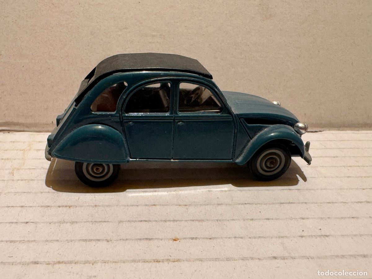 Coches a escala: COCHE S&Oacute;LIDO CITROEN 2 CV - Foto 2