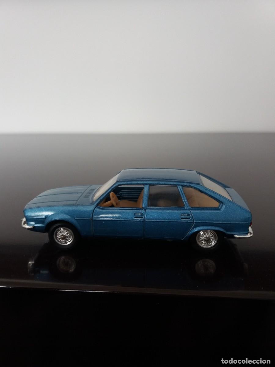 Coches a escala: RENAULT 30 AZUL SOLIDO - Foto 1