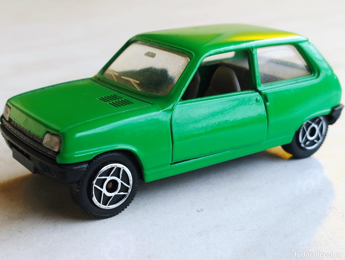 Auto in scala: RENAULT 5 TL VERDE DE SOLIDO 1,43 MUY BUENO