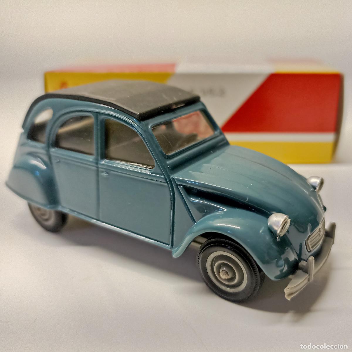 Coches a escala: Citroen 2cv. Solido Salvat n&ordm; 6. Escala 1:43, con su caja de cart&oacute;n.