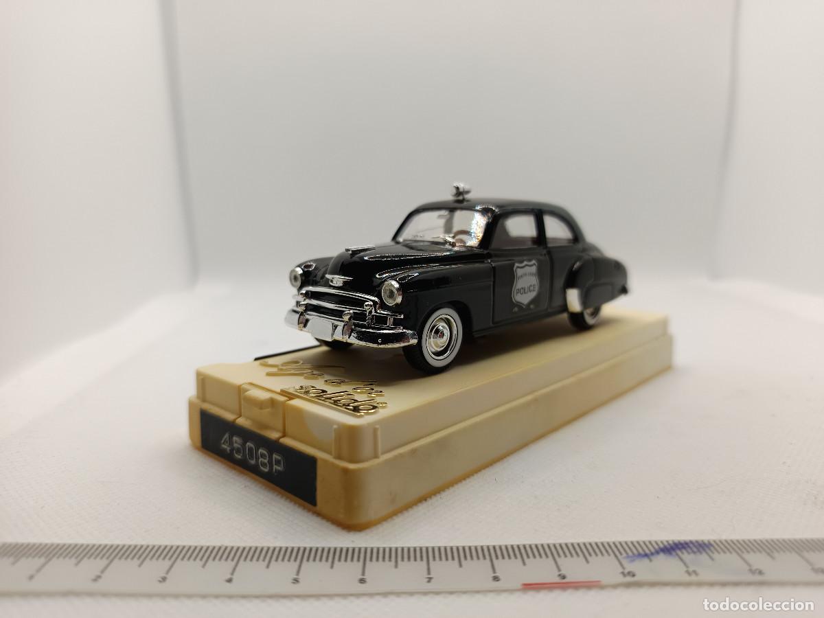 Coches a escala: Chevrolet Sedan 1950 South Bend Police. Coche de policia de USA de Solido en escala 1:43