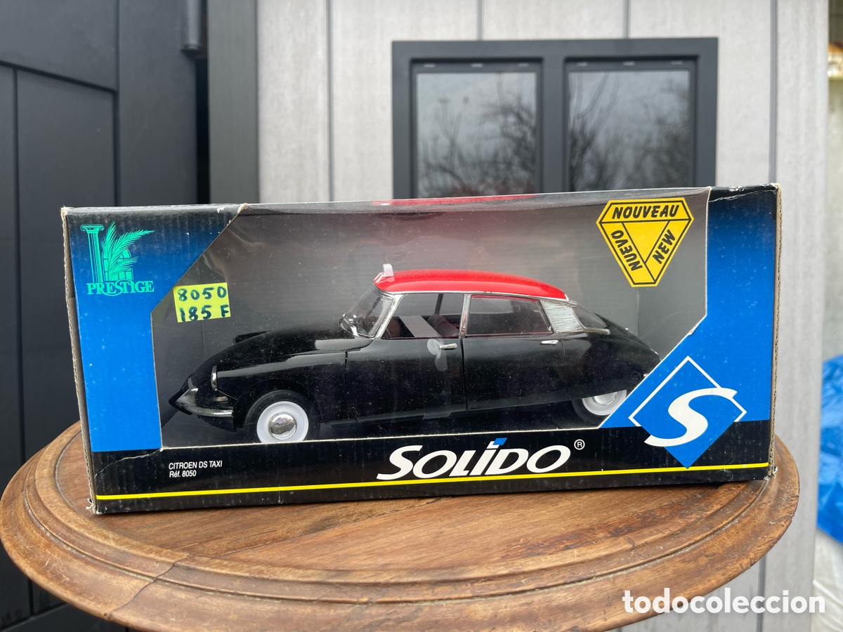 Coches a escala: Coche s&oacute;lido antiguo met&aacute;lico