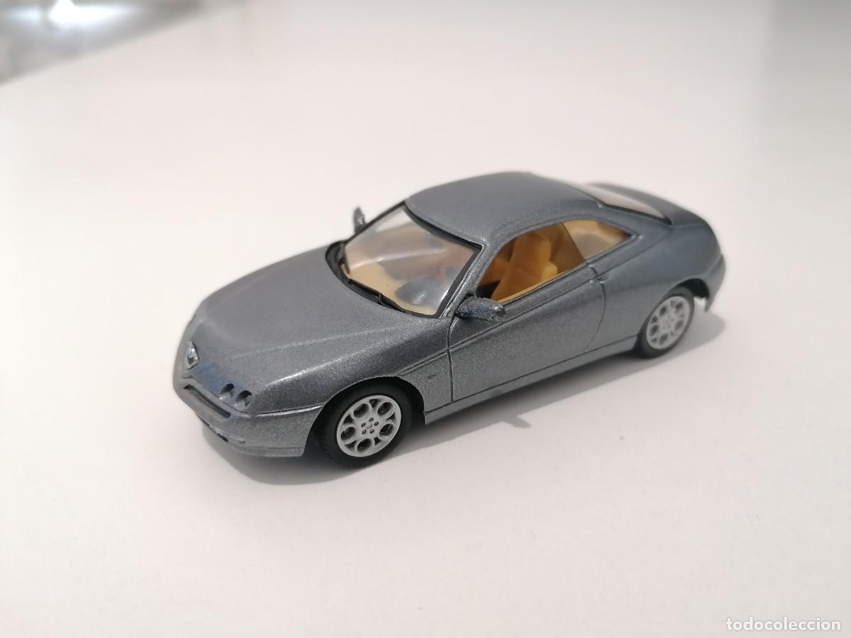 Auto in scala: Solido 1/43 Alfa Romeo GTV 1999 Buen Estado