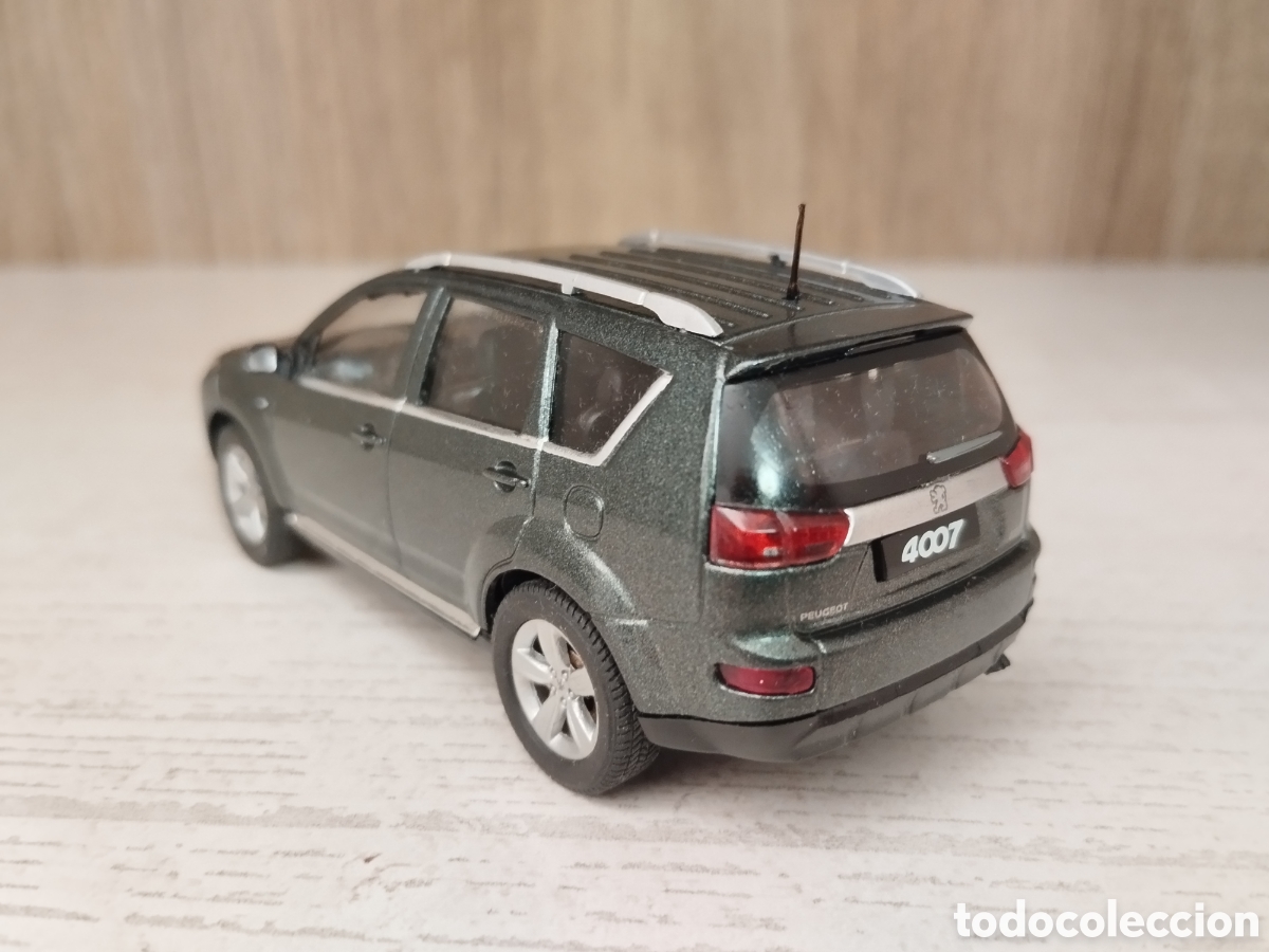 Coches a escala: PEUGEOT 4007 SOLIDO e 1.43