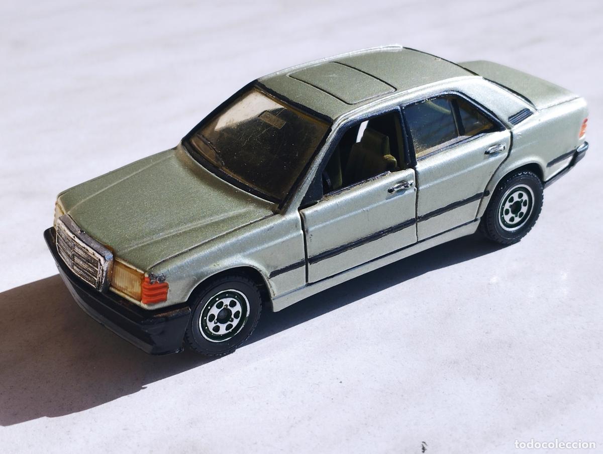 Coches a escala: ANTIGUO MERCEDES BENZ 190 SOLIDO 1,43 SERIE 1300 BUEN PRECIO
